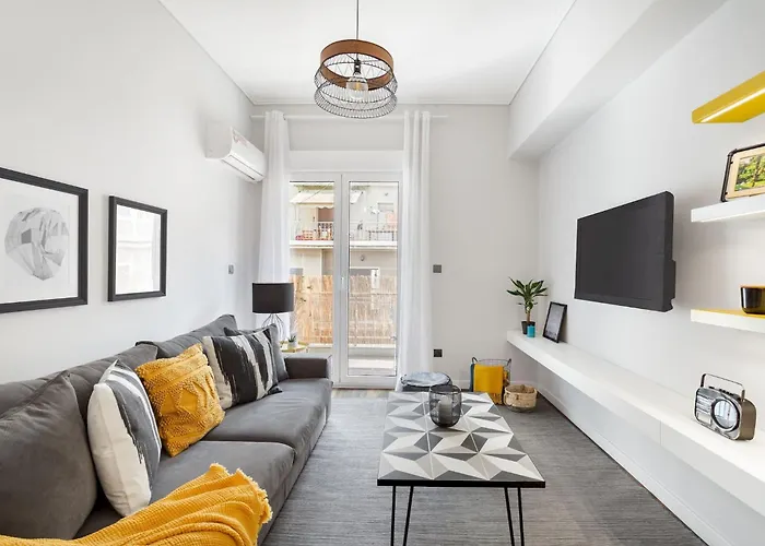 Bright, Modern Retreat Near Acropolis In Koukaki