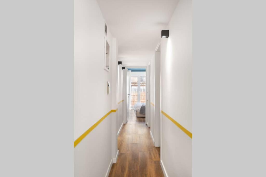 Apartment Bright, Modern Retreat Near Acropolis In Koukaki Athens