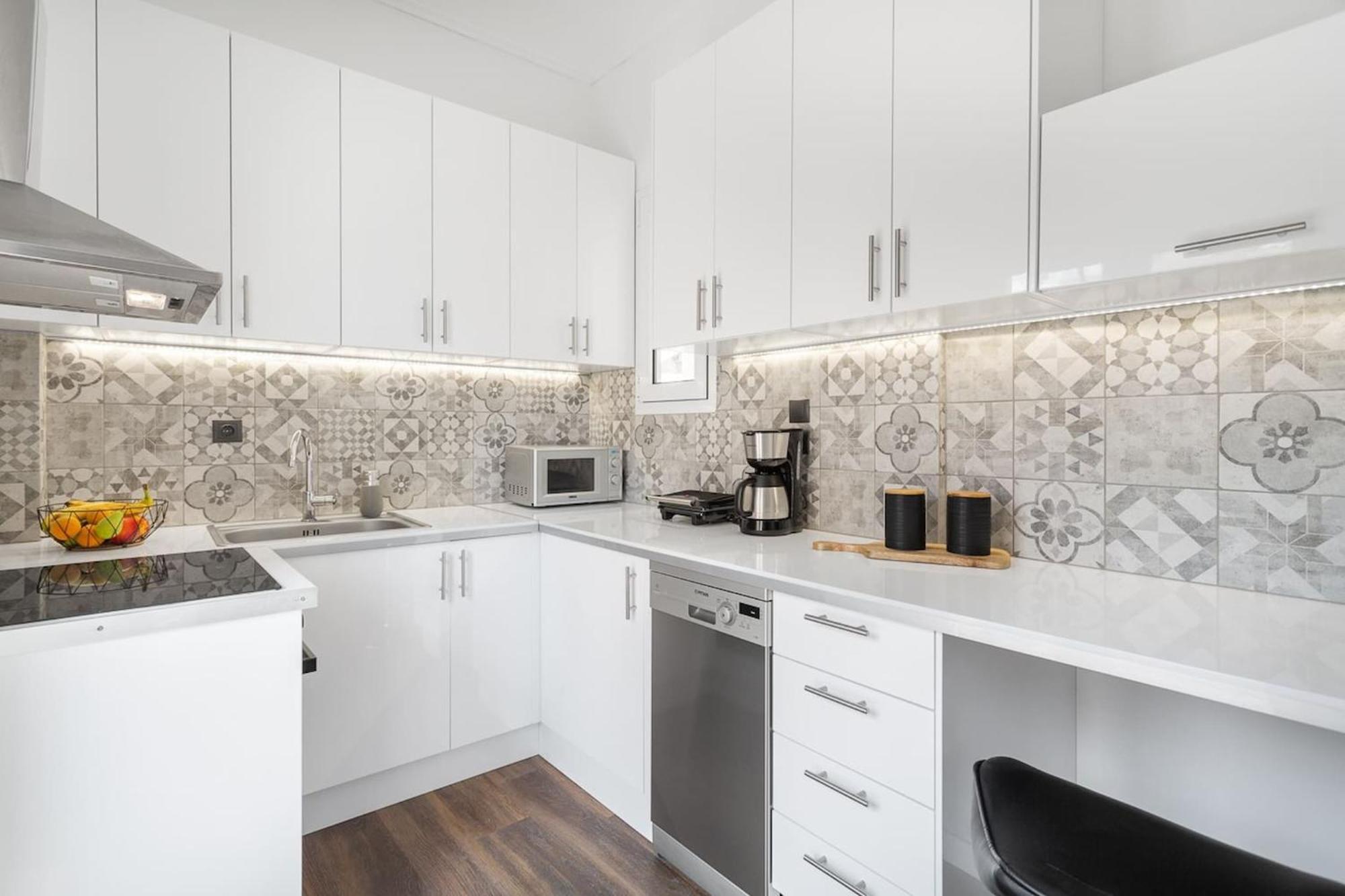 Apartment Bright, Modern Retreat Near Acropolis In Koukaki Athens