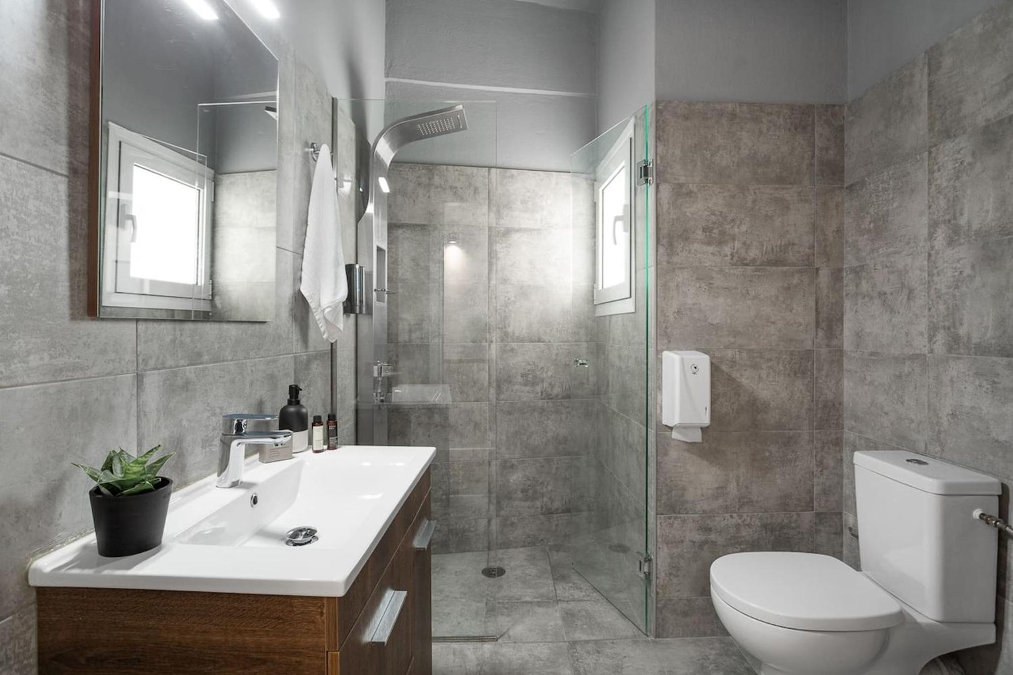 Apartment Bright, Modern Retreat Near Acropolis In Koukaki Athens