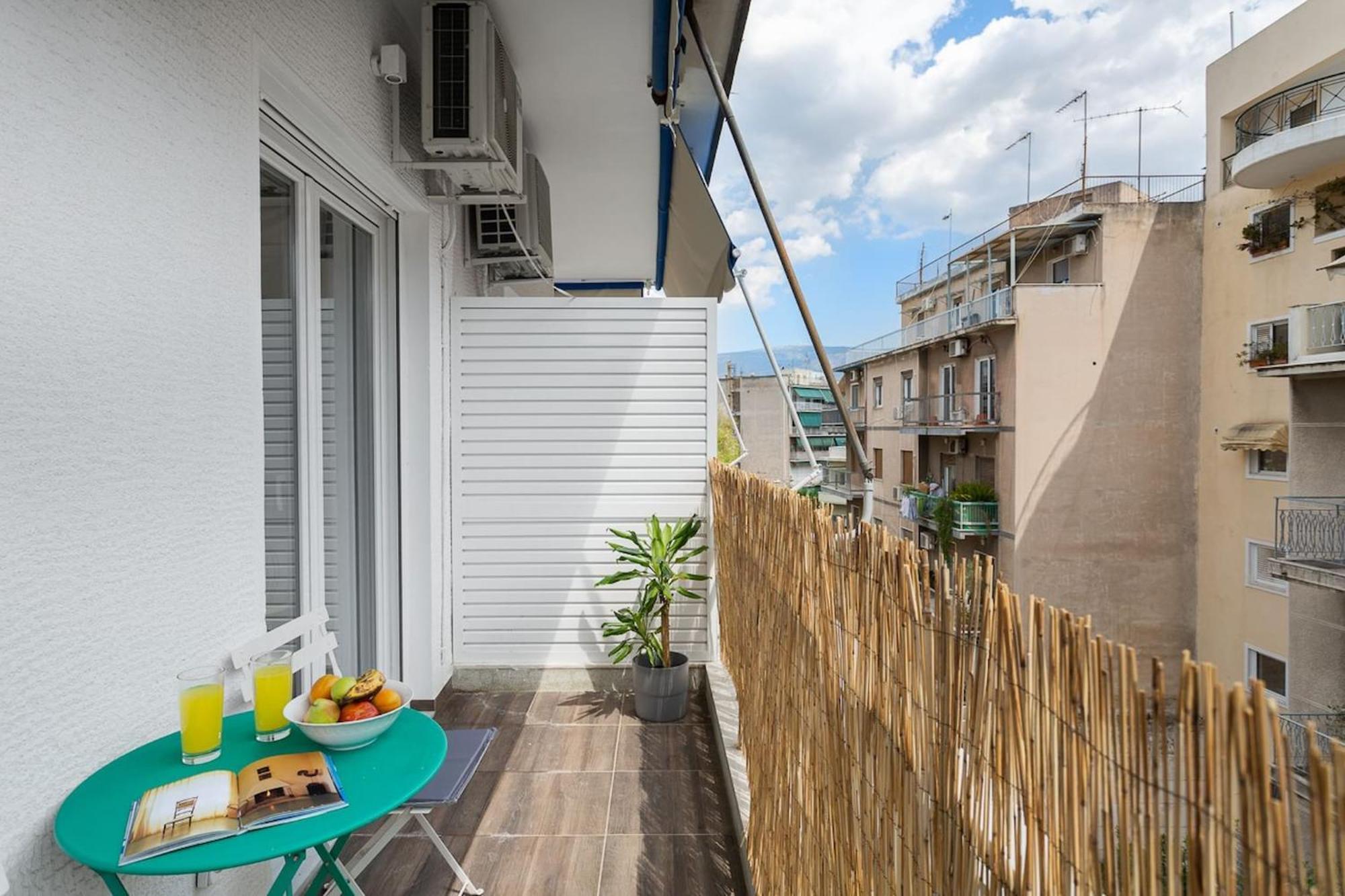Bright, Modern Retreat Near Acropolis In Koukaki Athens